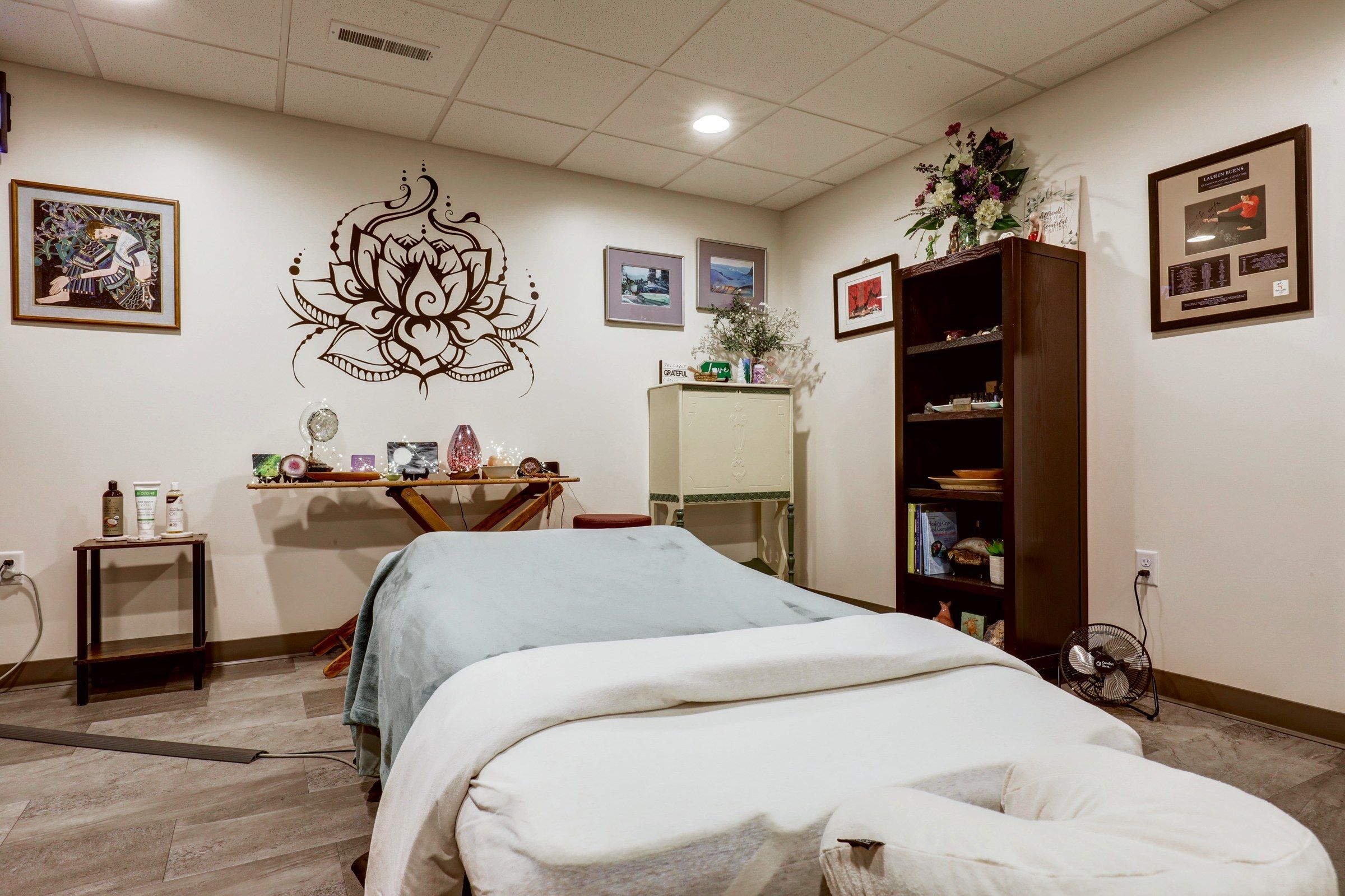 Treatment room with a lotus drawing on the wall
